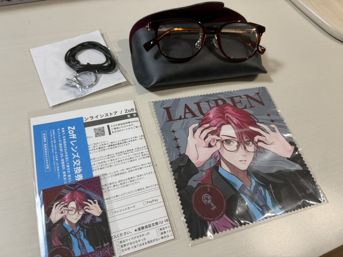 eohnishipaka917's tweet photo. そういえばロレのコラボメガネとIdiosのLIVEDVDとっくに届いてた https://t.co/1HaFcS7xQR