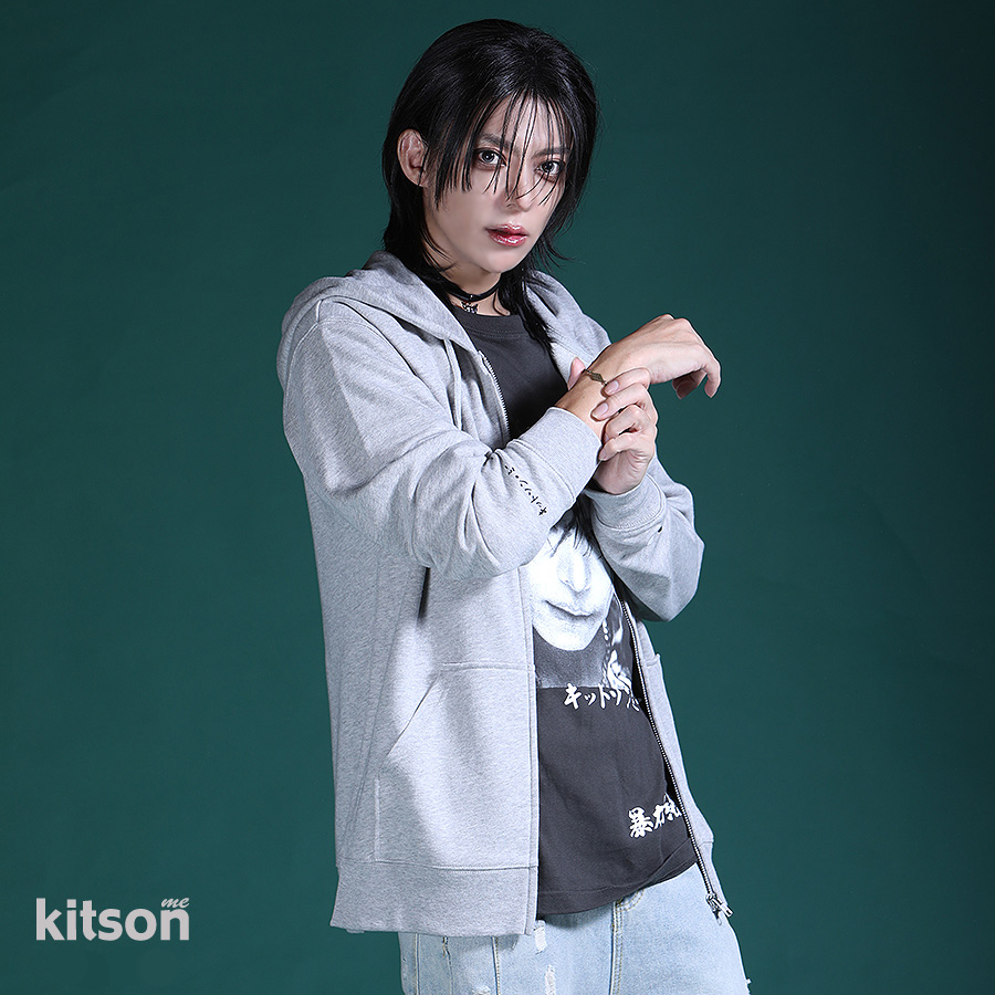 kitson_me's tweet photo. 甘い暴力 咲さんとのコラボアイテムが本日17時より受注予約開始しました🌟
今回のコラボは半袖Tシャツ、ZIPパーカー、ブレスレットをリリース👀
こちらのアイテムは【男女兼用アイテム】となります🛒
詳細・ご購入はコチラ🔔
https://t.co/EHCT9dgsGz
#Kitsonme #キットソンミー #甘い暴力
@sweetviolencejp