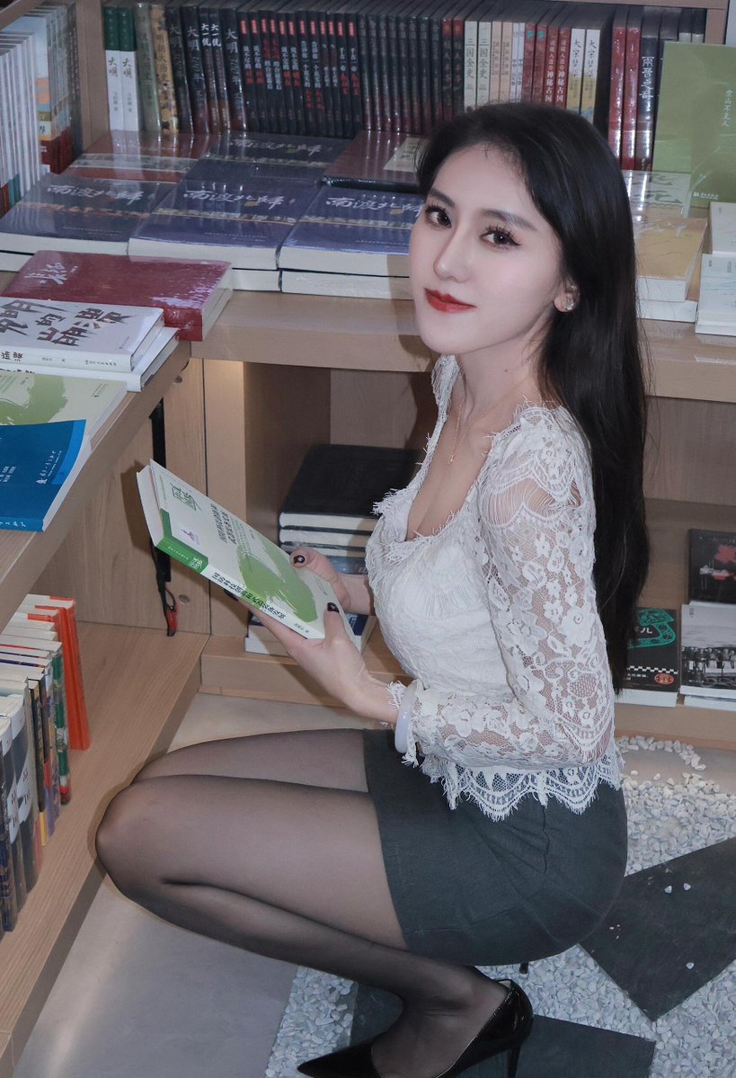 Beckigfla's tweet photo. 收假回来第一天，好累啊
有没有人帮我按个摩 https://t.co/vlwQM0HjSc