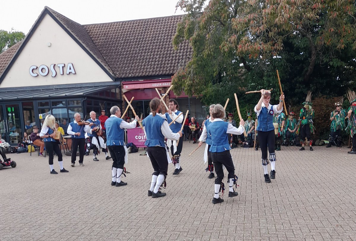 BalladeerMike's tweet photo. A few weeks ago, the little town I live in hosted a festival of #FolkMusic &amp; Dancing. The short snatches of video I took are eating up storage space on📱, so I'll post &amp; delete it. #MollyDancers #MorrisDancers #StepDancing 👏🏻👏🏻👏🏻 to the #FolkMusicians who accompany them too! 🔊Up https://t.co/bcZi6l8GJf