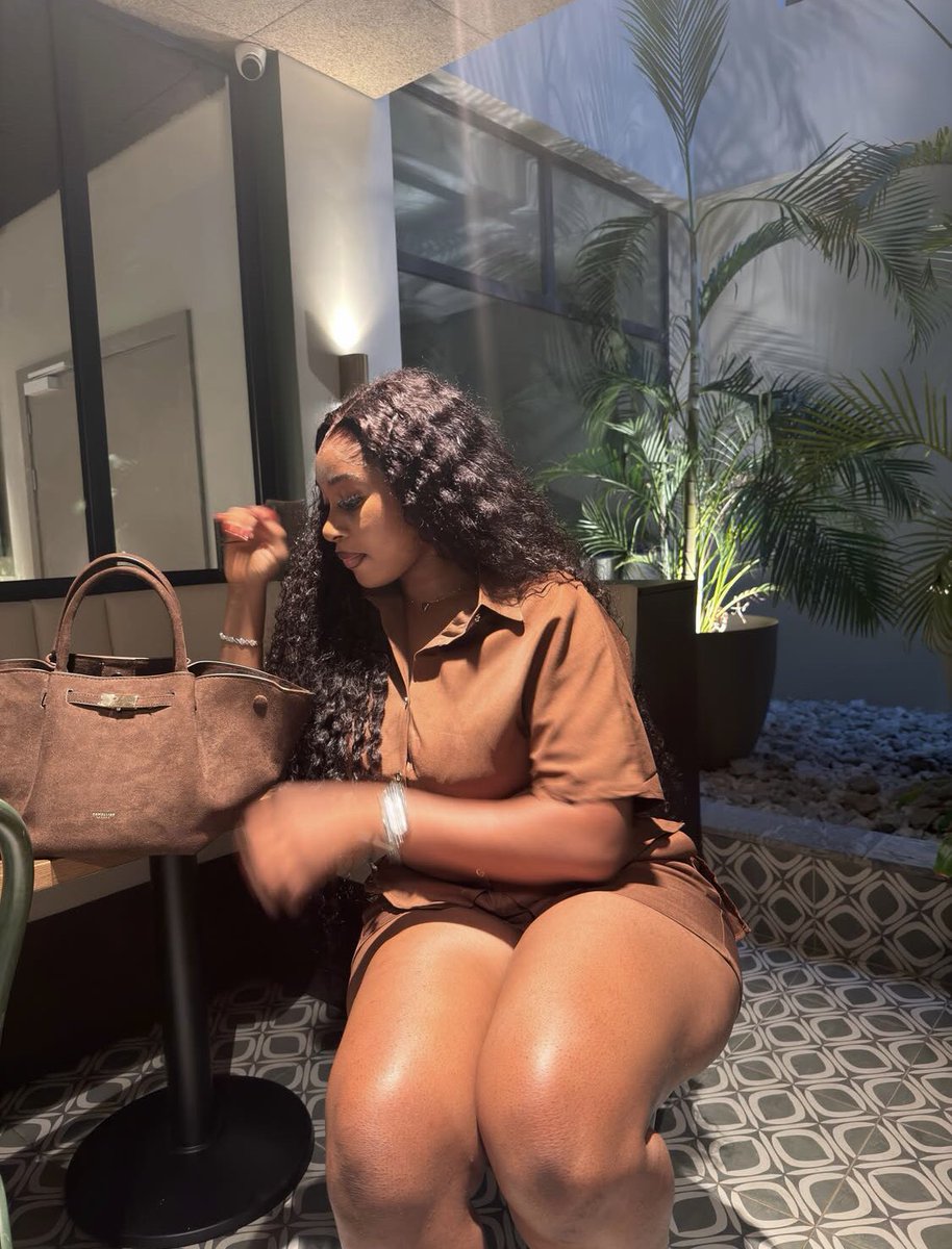 floxgem1's tweet photo. Pretty in brown🤎✨ https://t.co/eISOdZS8Ih