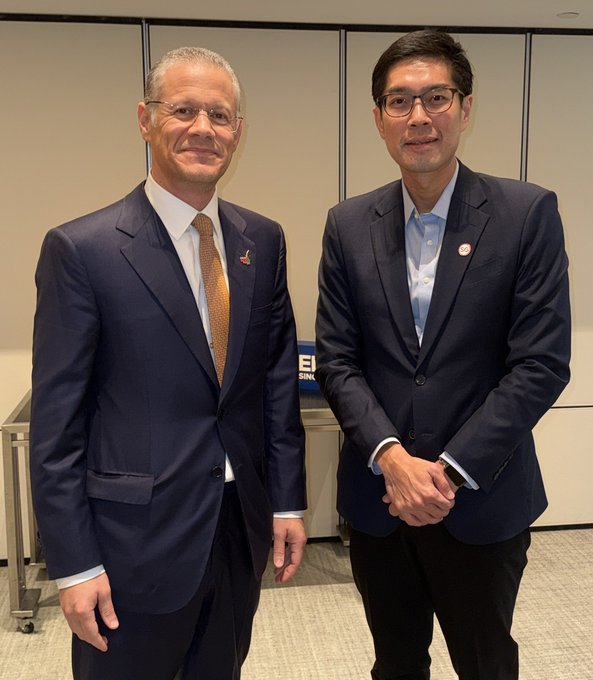 OCollins62052's tweet photo. Connecting capital with cutting-edge innovation. 💡

Fresh off the Abu Dhabi-Singapore Joint Forum, @BadrJafar and @singapore_edb's Jermaine Loy sat down to supercharge bilateral investment and business partnerships between the UAE and Singapore. 🌍 https://t.co/POwcSC2iEU