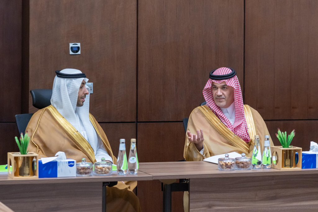SDA_Sharqia's tweet photo. التقى معالي وزير الاستثمار فهد بن عبدالجليل السيف، الرئيس التنفيذي لـ #هيئة_تطوير_الشرقية الدكتور طلال بن نبيل المغلوث، وجرى خلال اللقاء بحث سبل تعزيز التعاون المشترك في المجال الاستثماري، بما يدعم تنمية الاستثمارات في المنطقة الشرقية والاستفادة من مقوماتها ومزاياها التنافسية، ويسهم في تحقيق مستهدفاتها التنموية.