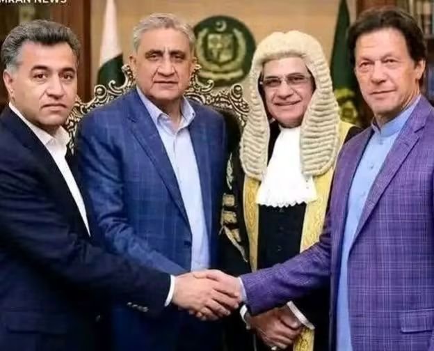 shamshergondal's tweet photo. سیلیکٹرز سے سوال 

جس شخص نے ساری زندگی اپنی سگی اولاد کی کفالت نہیں کی، آپ نے پورے ملک کی کفالت اس شیخ چلی کے حوالے کیوں کردی؟ https://t.co/HSrLR4a8yi