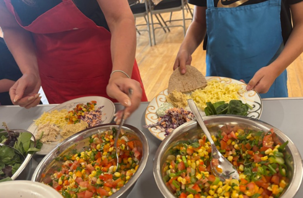 EastleighBC's tweet photo. Family Grub Club helps Bursledon families cook healthier meals on a budget.  https://t.co/mbqvc3Qf3F https://t.co/gsVwHCgofP
