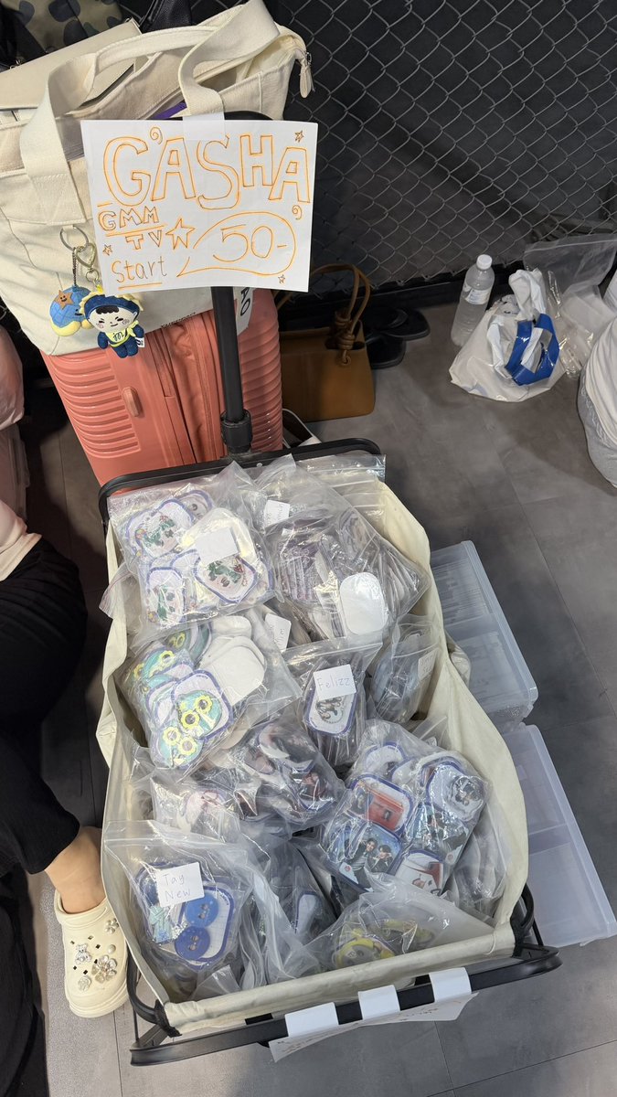 paramaew2's tweet photo. กาชา เริ่มต้น 50฿
พิกัดชั้น 5 แถวใกล้ทางลงบรรไดเลื่อน

#GMMTVFANIVAL2026HappyFamily https://t.co/WkeKYUTEgX