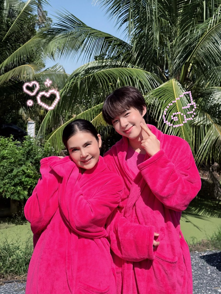 ppetchsp's tweet photo. ยัยแจ้มใสกมกม ชมพูอองตองที่สุด ! 🤏🏻🎀🩷

HUG E LHEE Q8 
#มนต์รักฮักอีหลีQ8
#NuNew 𐙚 @CwrNew https://t.co/Dr75pDEZc4