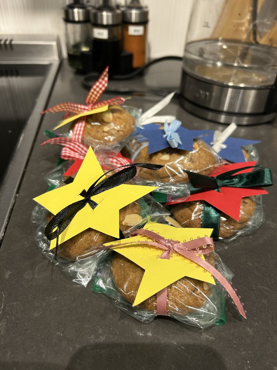 jane09890's tweet photo. i wasn’t planning on baking cookies, then did, then started a whole packaging thing for it even though it was supposed to be chill https://t.co/09KwZ6oXEl