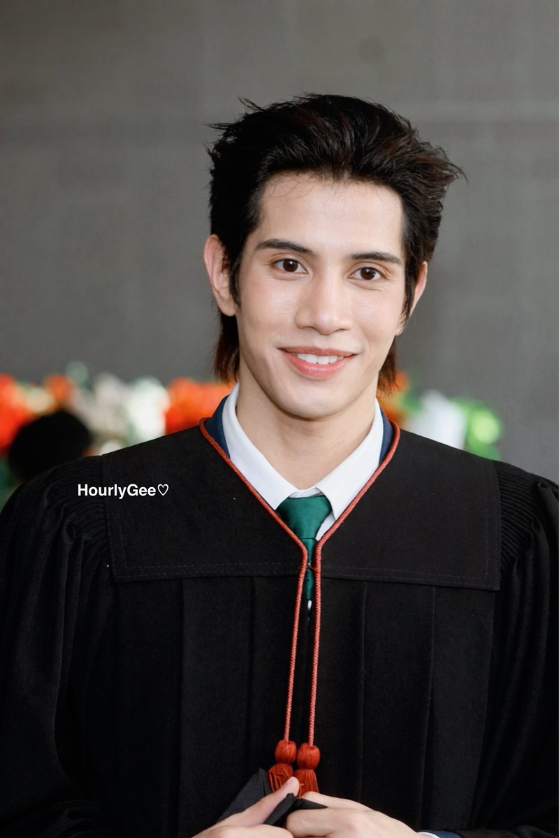 OSW_ONG_ONG's tweet photo. CONGRATS, OUR LITTLE BOY! 🎓🤍 N’PHOOM @wooooyd 

ภูมิชวัลวัฒน์จบสักที
#PhoomFinallyGraduates https://t.co/TYkfV0YwAL