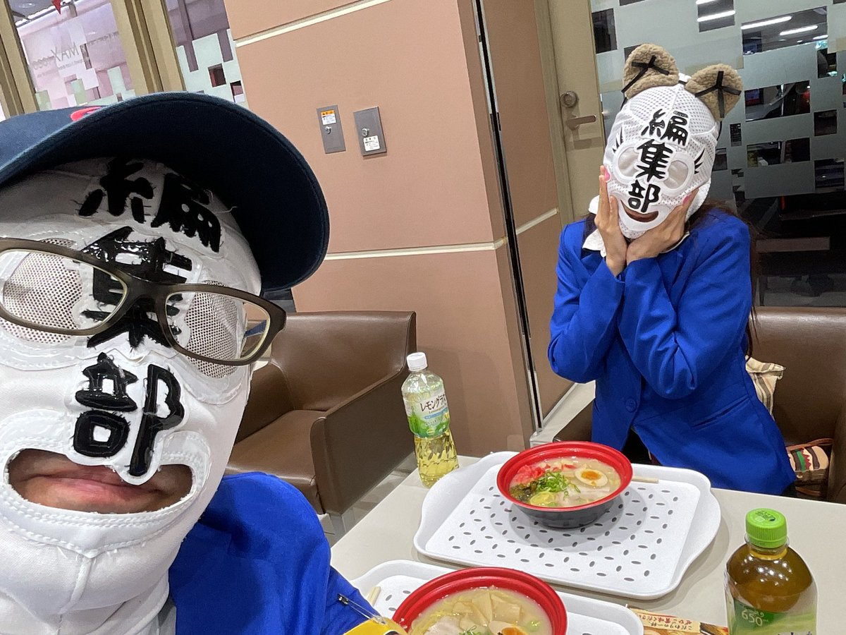 chujojojo's tweet photo. 新台の挙動も気になるけど、
北部店スタッフ監修
【俺たちのラーメン】も気になる。
ということでクイーンとランチ♪
これもホル調です。

【PR】 https://t.co/SzyWuVNYC3