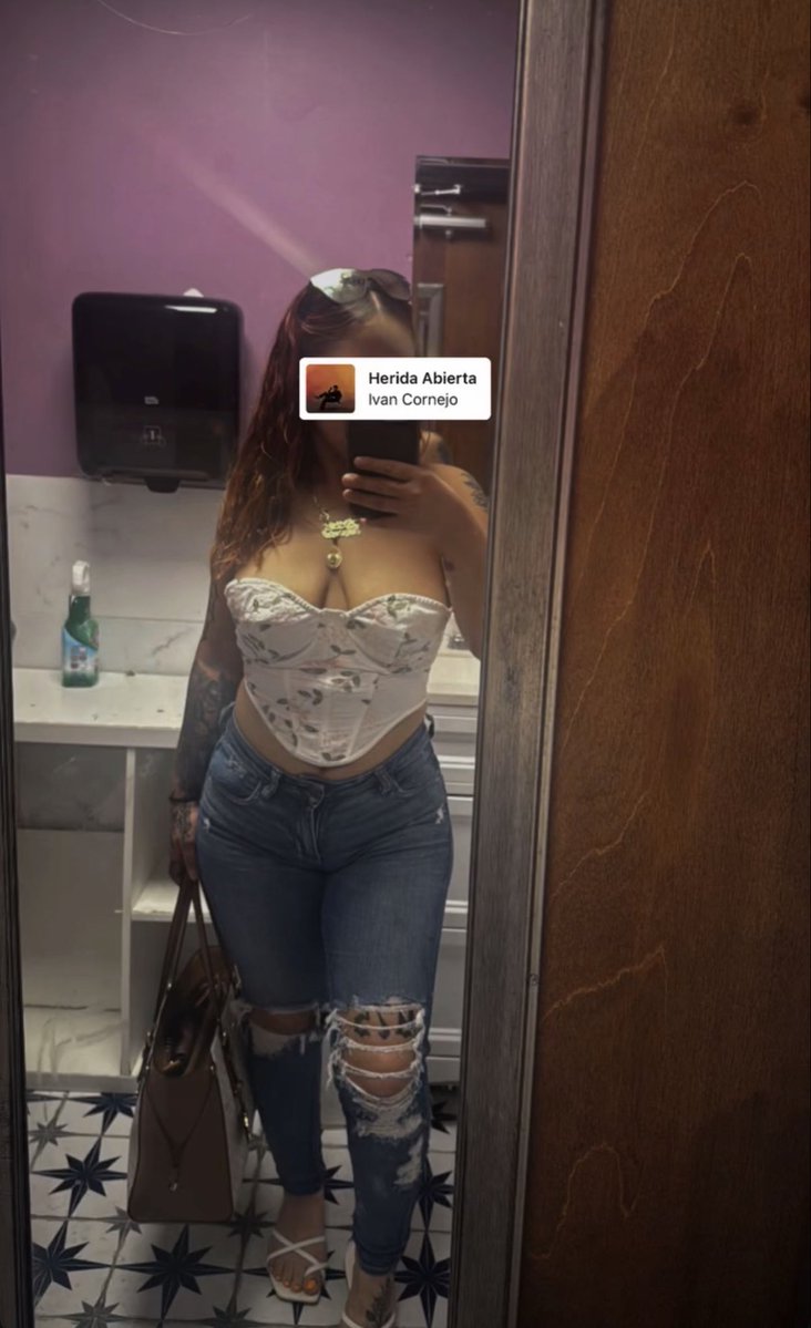 AtlLikesthemall's tweet photo. Best tits around
#candid #onlyfans #latina #slut #freaky #cumtributeِs #bigtits #milf
#latinamilf #thicklatina #swinger #singlelatino #bigass #cumslut #mexicanslut #leggings #latex #honduraña #venezuelen #creepshot https://t.co/qID7qNlkHu