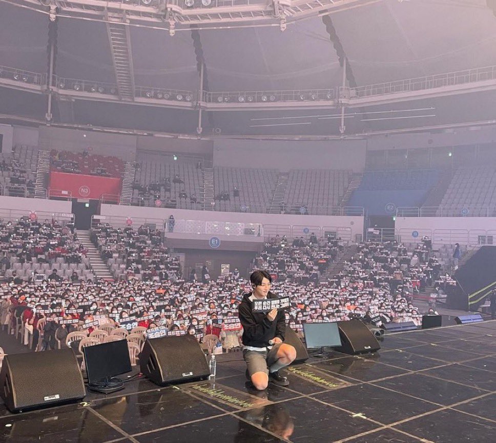 luizy_19's tweet photo. เห็นรูปนี้แล้วจะร้องอ่ะจากแต่ก่อนที่นั่งในคอนที่มันยังไม่เต็มจนตอนนี้ล่าสุดคอนอังกอที่จัดที่ kspo dome หมดทุกที่นั่งทั้งสองวันไม่ใช่แค่ความฝันของซึงยอนหรอกที่อยากจัดคอนใหญ่ขึ้นค���ามฝันของพวกเราก็คืออยาก��ยู่เห็นเขาเติบโตและจัดคอนสเกลที่ใหญ่ขึ้นเหมือนส่งไปถึงฝันเลยอ่ะอยากร้องรักอ่ะ https://t.co/8BDmONiqbh