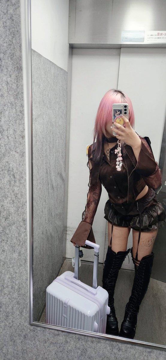 C21H12's tweet photo. 実は服を買うのは(当社比)久しぶり https://t.co/AMlG97r21E