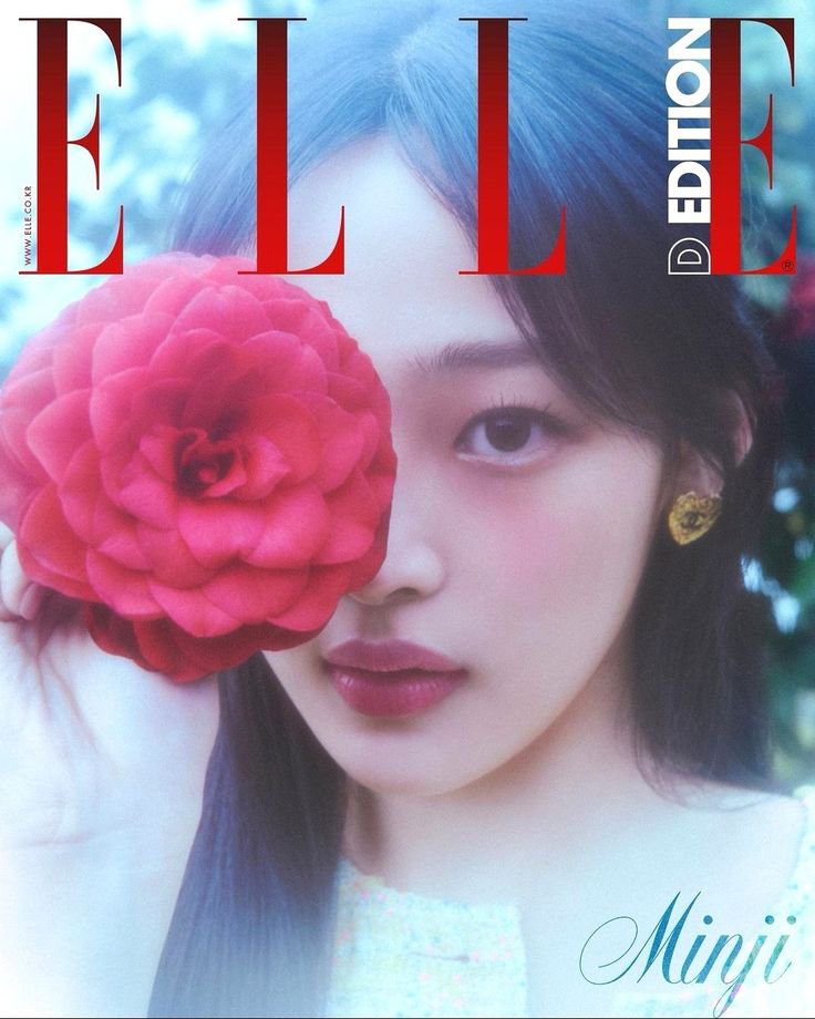 za_i5200's tweet photo. I really like these pictures; they look like they're from a fantasy world. 
#Minji #Chanel https://t.co/mMHsvlTg6E