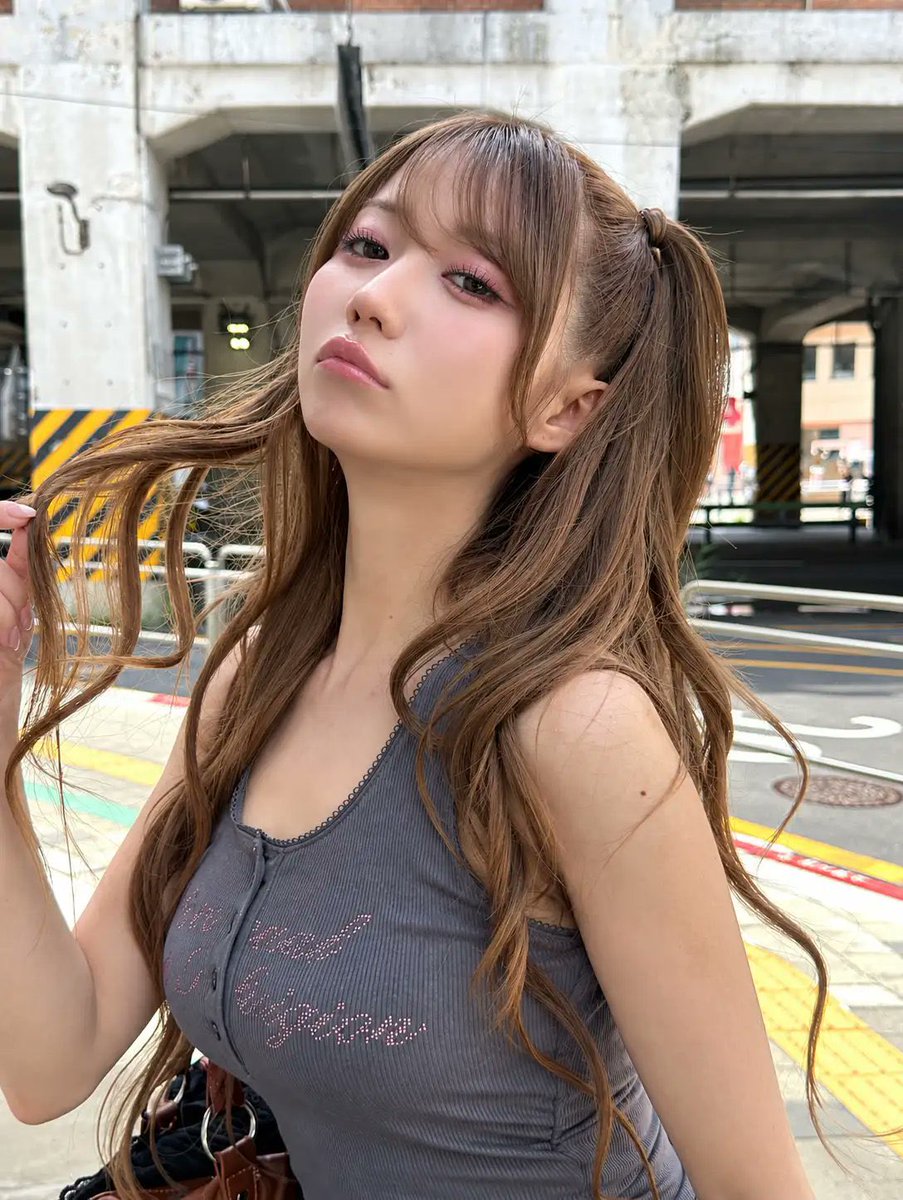 pure_memoly's tweet photo. 大谷映美里さん、キラキラアイドルとは思えない乳圧を隠し持ってて推せる

#大谷映美里 https://t.co/Uiy5YbbrvS