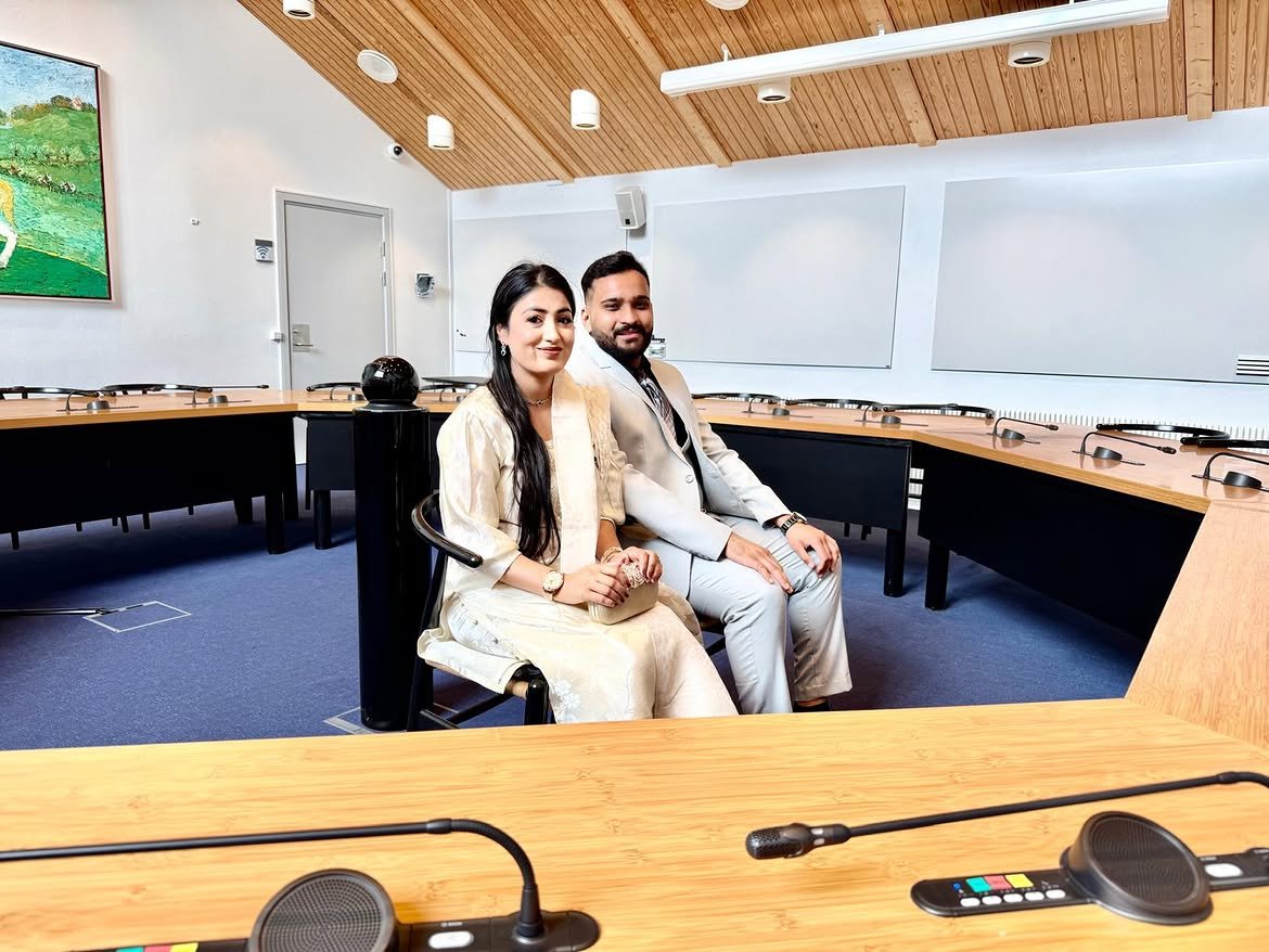 BLTarchieves's tweet photo. Samina 🇵🇰☪️ marries Ruthvik 🇮🇳🕉 in Denmark 🇩🇰 https://t.co/a9Gtt6IWsT