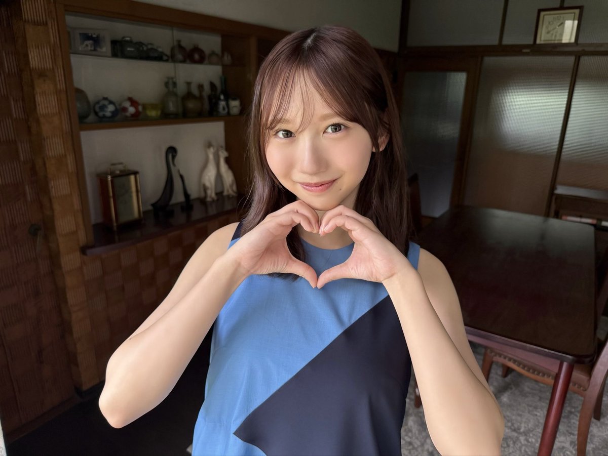 hinatazaka46's tweet photo. 本日10月8日(木)発売、
「#BOMB」通常盤11月号の表紙・巻頭を
#藤嶌果歩 が務めております🐏

さらに、裏表紙には #石塚瑶季 が登場💎

ぜひチェックしてください☀️
https://t.co/8fmYntW5rn

#日向坂46 https://t.co/HDNIOMEWKW