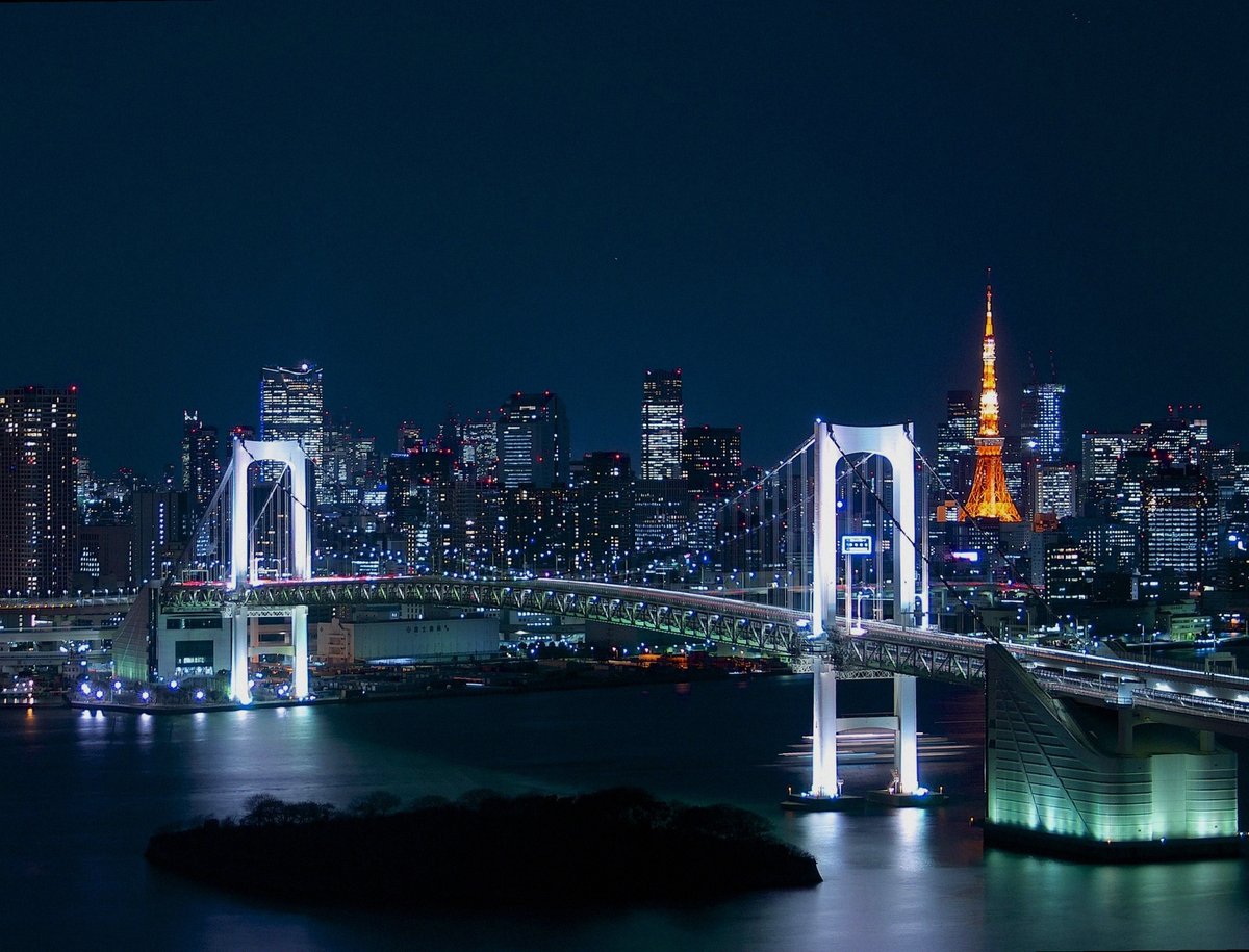 0600sasha's tweet photo. 朝の通勤ラッシュで電車が詰まる中、ふと窓の外を眺めた瞬間、光に照らされる街並みが一瞬だけ輝いて見えた。そんな小さな美しさに心を動かされ、自分も生きているんだと実感したですわ。日常にある癒しの種を見逃さないようにしたい。 https://t.co/oebvkBIGJK
