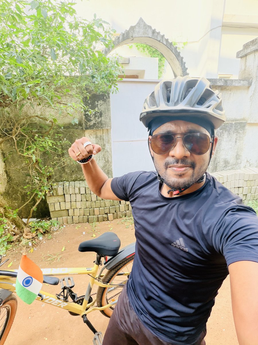 lokipalauri's tweet photo. Strike has been called in the city today, so I preponed my cycling routine, which I normally keep for the weekends.

Pedalled 27K on Thursday🚴🏾‍♂️

DAY:-1698

#RojanaEkGhanta☀️ https://t.co/gk4z3NxhWl