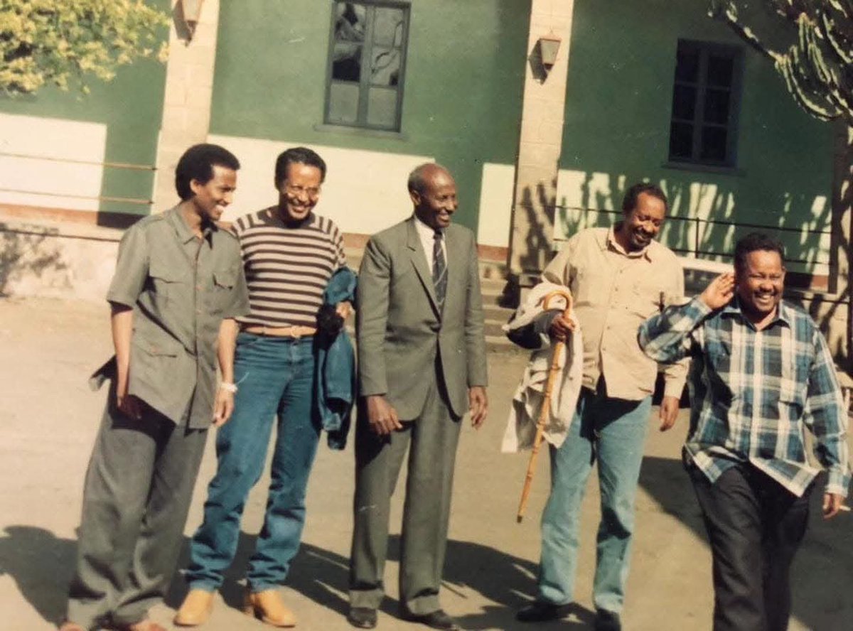 MaxamedSL's tweet photo. 1989, Hotel Ghion, Addis Ababa. Axmed Siilaanyo oo Guddoomiye SNM ahaa ayaa soo dhoweynayay Gen. Maxamed Faarax Caydiid, Guddoomiyihii USC. https://t.co/MCNaPsrmXy