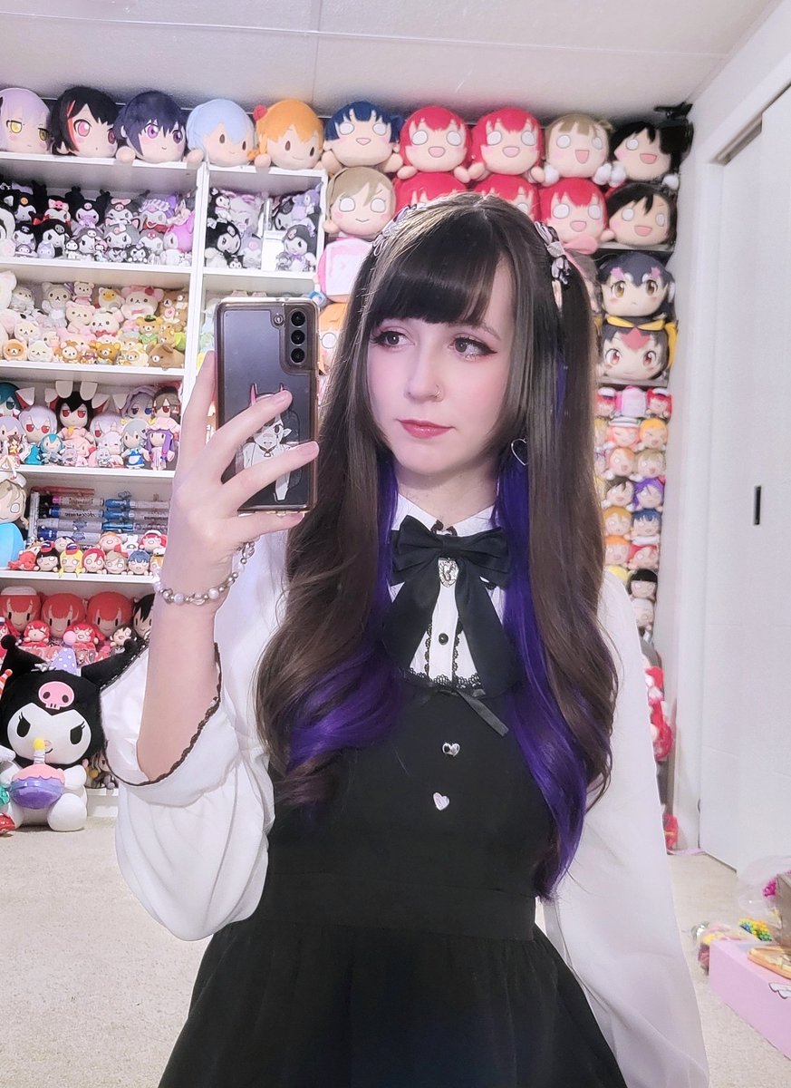 tomatera9's tweet photo. That's crazy bro, anyways here's me at 28 with my wall of stuffed animals https://t.co/VdKK2ZuuNr