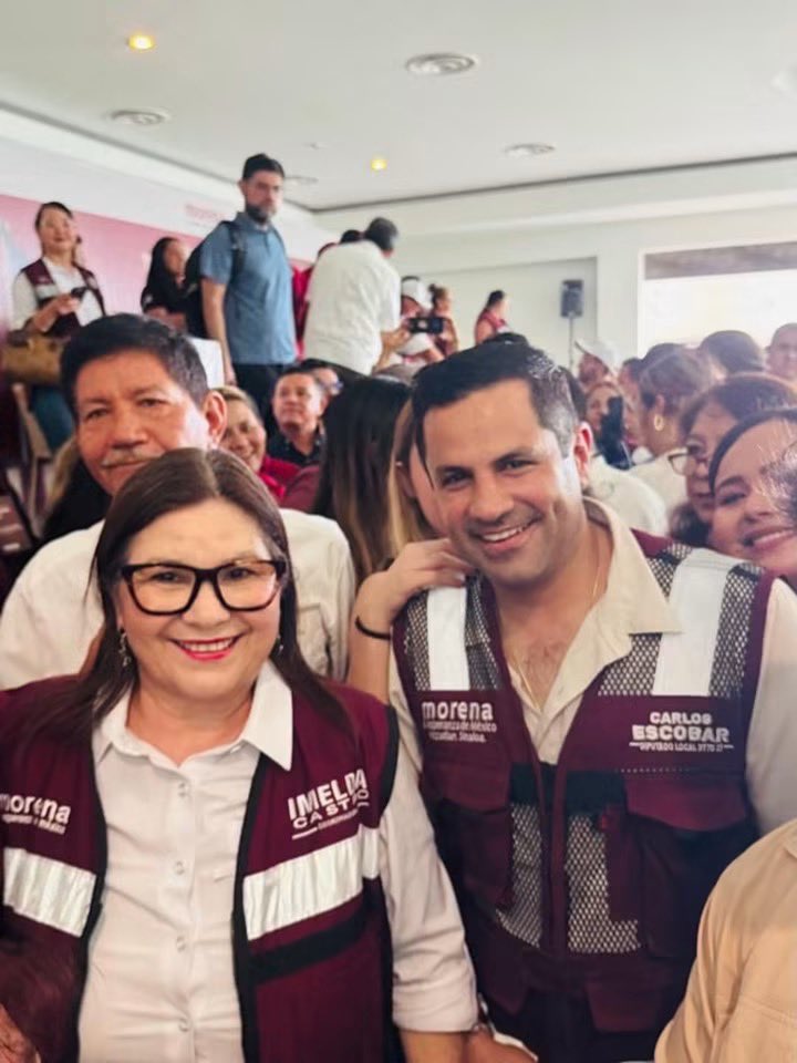 jorgegogdl's tweet photo. El diputado local de Morena en Sinaloa, Carlos Escobar, presumiendo su reloj Rolex GMT Máster II de 22,100 dólares (unos 400 mil pesos)

Mientras apoya a @imeldacastromx  pre candidata de Morena en Sinaloa.

Riqueza inexplicable de Rocha Moya y secuaces https://t.co/Lt57K9woR8