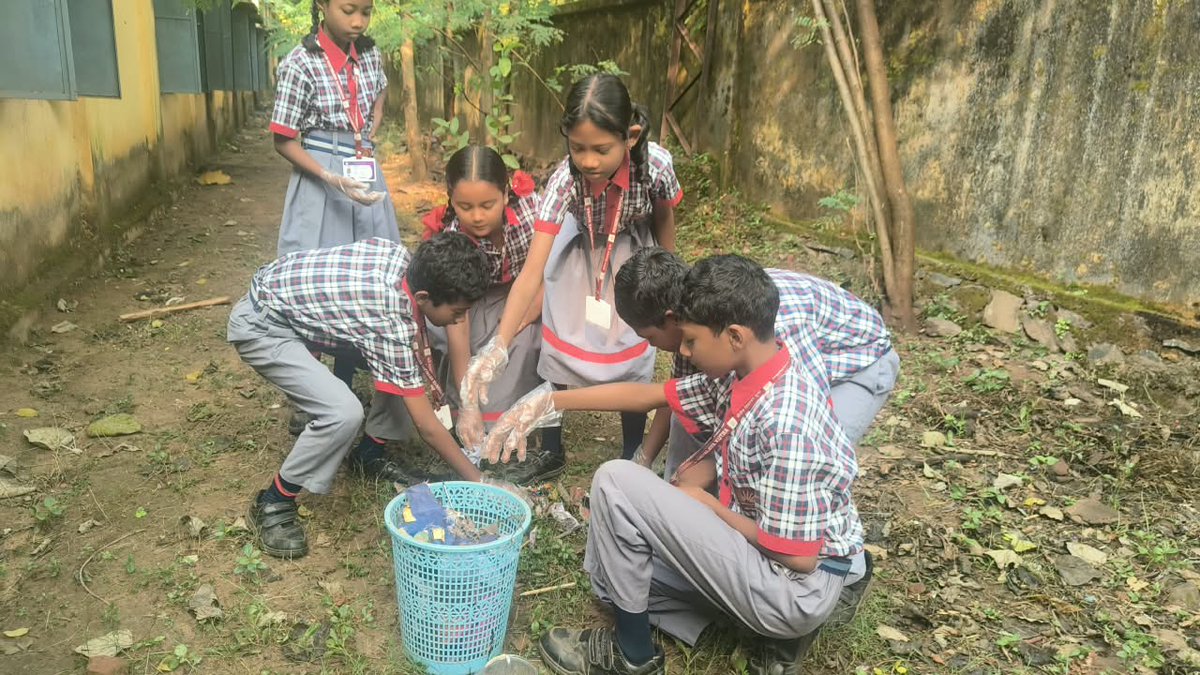 kvkutra's tweet photo. 🌿✨Special Campaign 6.0✨
Together, we are working towards a cleaner and greener school environment through cleanliness, proper waste management and better upkeep. 
Small steps, collective efforts, and a big impact! #SpecialCampaign6 #SwachhBharat #SwachhVidyalaya #KVS https://t.co/hXvlUs0Phx