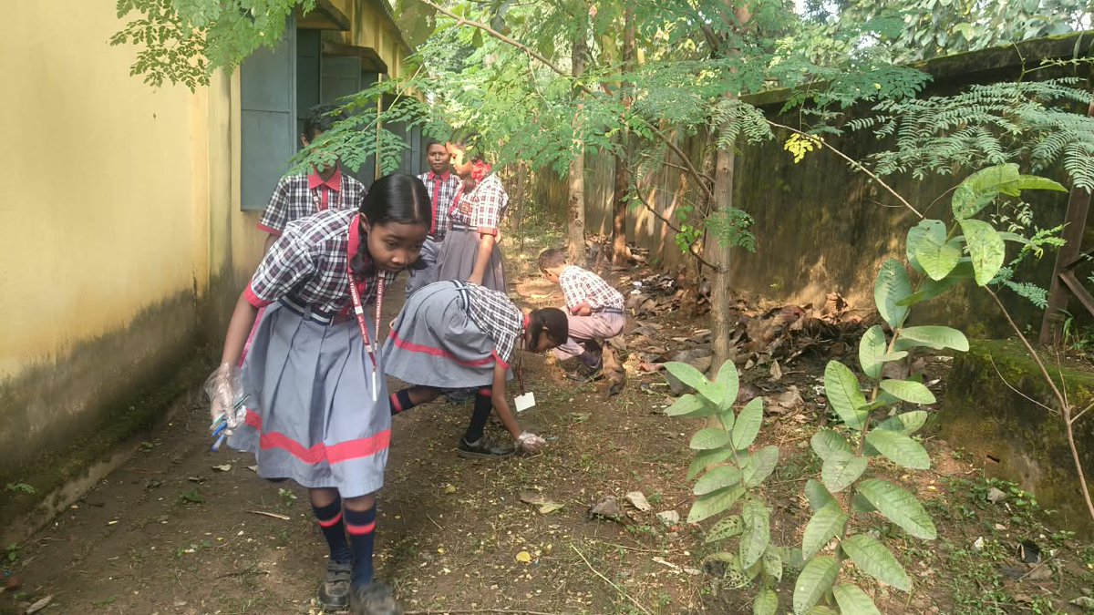 kvkutra's tweet photo. 🌿✨Special Campaign 6.0✨
Together, we are working towards a cleaner and greener school environment through cleanliness, proper waste management and better upkeep. 
Small steps, collective efforts, and a big impact! #SpecialCampaign6 #SwachhBharat #SwachhVidyalaya #KVS https://t.co/hXvlUs0Phx