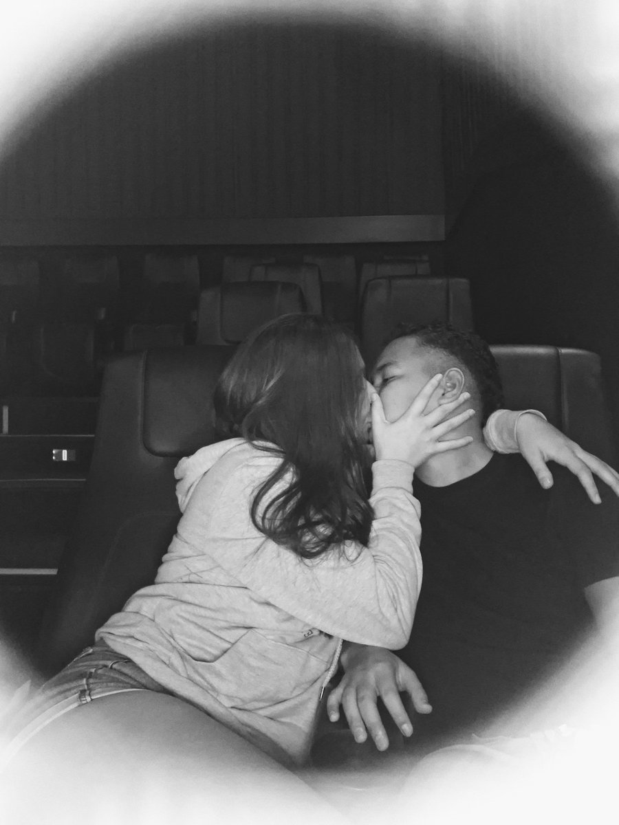 Loreein13's tweet photo. CINEEEE, MELANIIIII, SE VA CAER, AHHHHH.
😍😍😍 https://t.co/sfIDrq65hJ