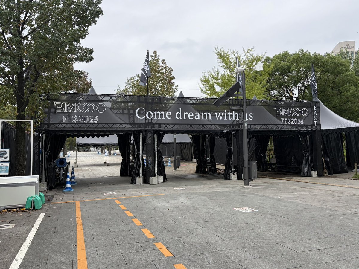 l0ve7tono3's tweet photo. ついに明後日なので、詳しくない方へ行き方詳細です！　

①台場駅からWESTゲート（📷2）
②テレポからダイバーシティ中突っ切ってWEST ゲート
③テレポからEAST（📷3)
③（📷4）はお台場知っている方なら知ってる裏道みたいな行き方。テレポからだとこちらが1番早く着けます

#BMSGフェス2026 https://t.co/v9LgbxVd9J