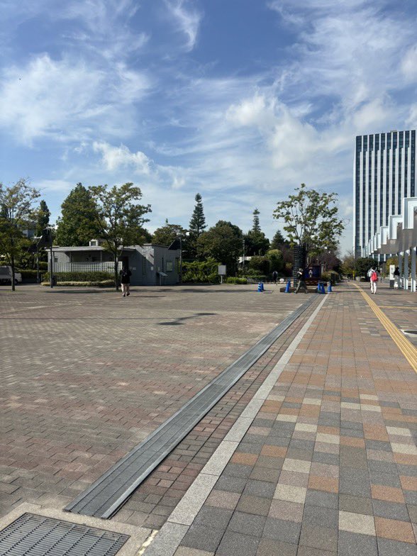 l0ve7tono3's tweet photo. ついに明後日なので、詳しくない方へ行き方詳細です！　

①台場駅からWESTゲート（📷2）
②テレポからダイバーシティ中突っ切ってWEST ゲート
③テレポからEAST（📷3)
③（📷4）はお台場知っている方なら知ってる裏道みたいな行き方。テレポからだとこちらが1番早く着けます

#BMSGフェス2026 https://t.co/v9LgbxVd9J