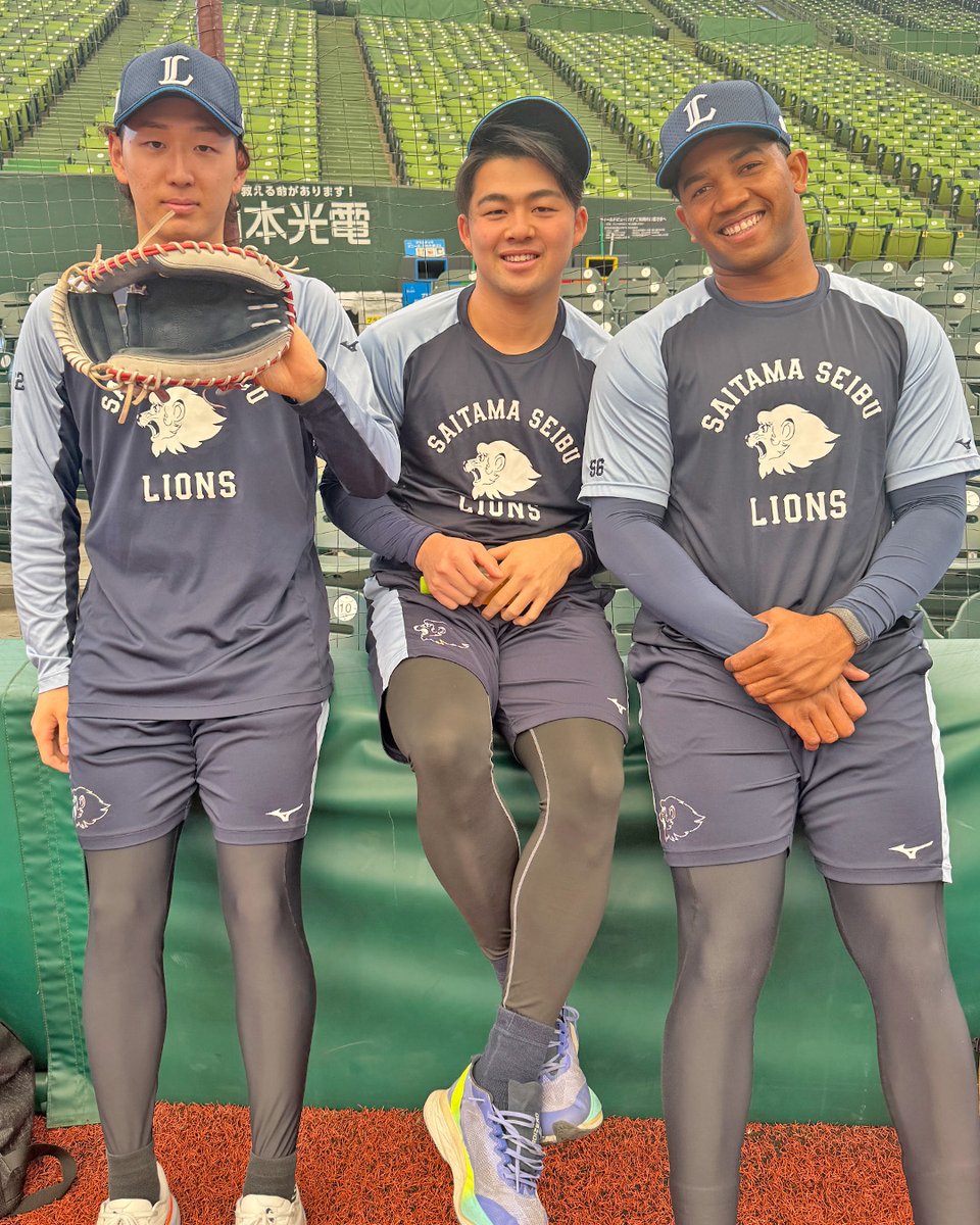 lions_official's tweet photo. 「パーソル CS パ」に向けて、練習スタート！

#篠原響 投手
#豆田泰志 投手
E.ラミレス投手

#seibulions #打破 #圧倒的至近距離 #最後まで喰らいつけ https://t.co/e6o3m0rd3G