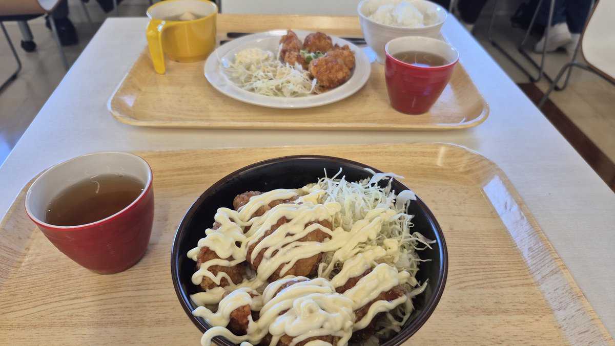 snack_YouTuber_'s tweet photo. 結局は共にする運命なんですけどね
授業始まるまで席座って見よっと https://t.co/78SphNjjXy