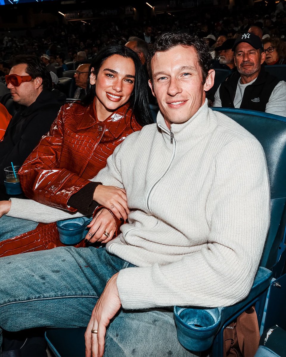 dlipanews's tweet photo. Dua Lipa and Callum Turner watching a Yankees game! (via @MLB) https://t.co/CsITYB4ASO