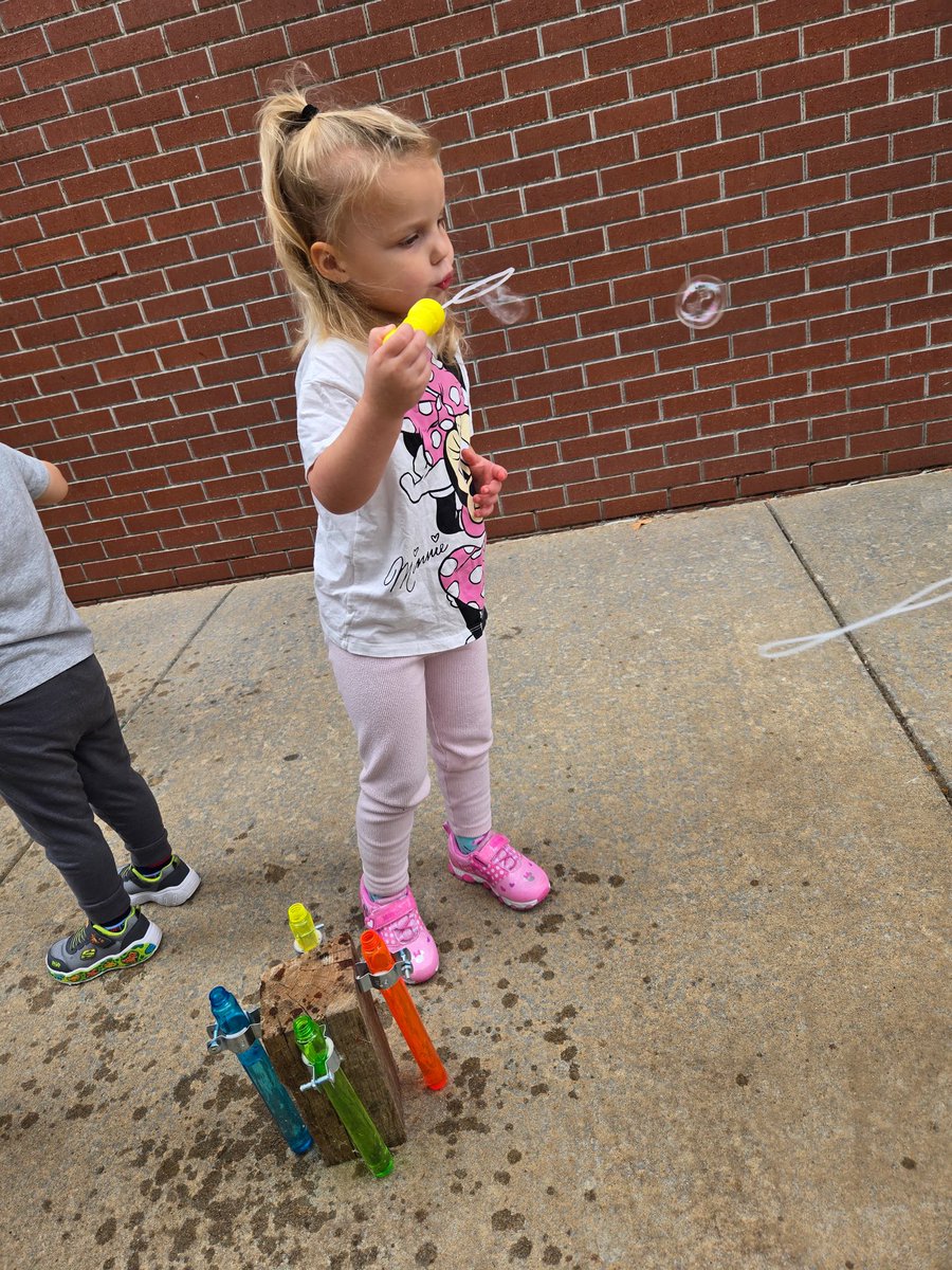 EarlyLearningDr's tweet photo. Just some tube and tunnel pics from Mrs. Roth’s room! They learned about worms making tunnels, they painted with tubes and had tubes of bubbles! Such a fun day! https://t.co/A7H3viOWeX