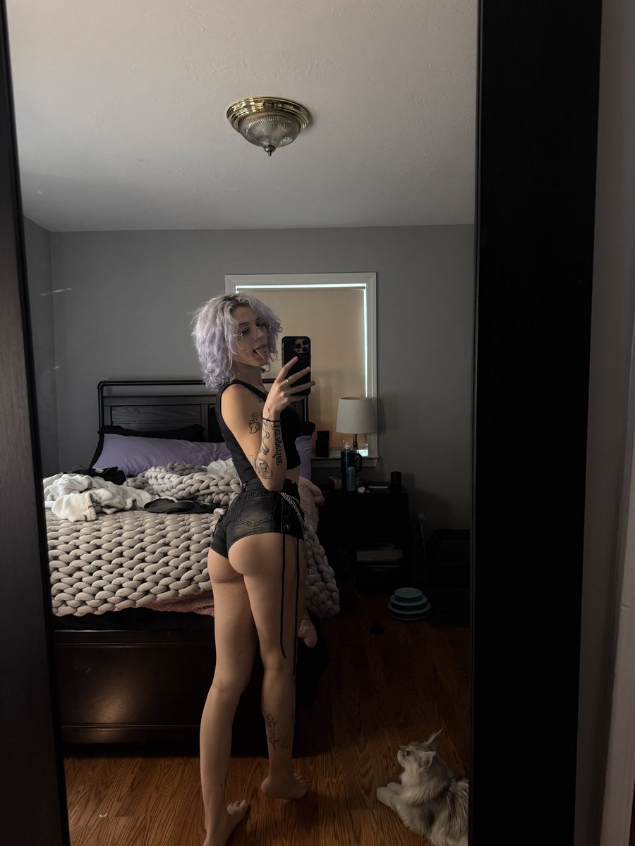 tiffanyrainee's tweet photo. if this is the view u get from behind, maybe i should turn around more often 😇 https://t.co/nAynelyqRj