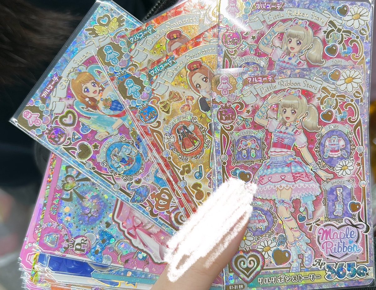 reminikki's tweet photo. アイカツオンパレード、1.5万くらい積んでフルコーデは出るのに、いちごあおいのパラレルが全然出ない困った https://t.co/dmHED82HON