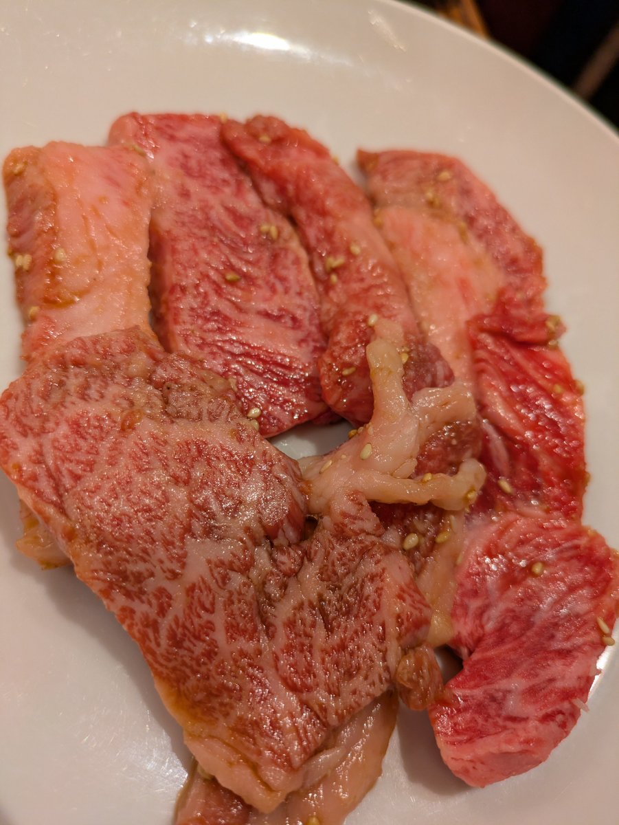 Ak02977519's tweet photo. 妻と4カ月振りくらいの焼肉。一連の、千葉県の内房線トラブルで疲弊してたので一先ず癒されました。一刻も早い復旧をお祈りします。 https://t.co/jvx9GlDJT1