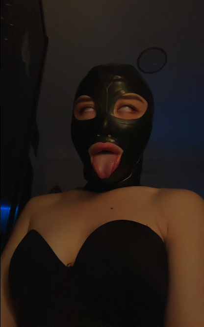 petitefeti's tweet photo. which one?
masked or unmasked? https://t.co/4hrl5oq4i3