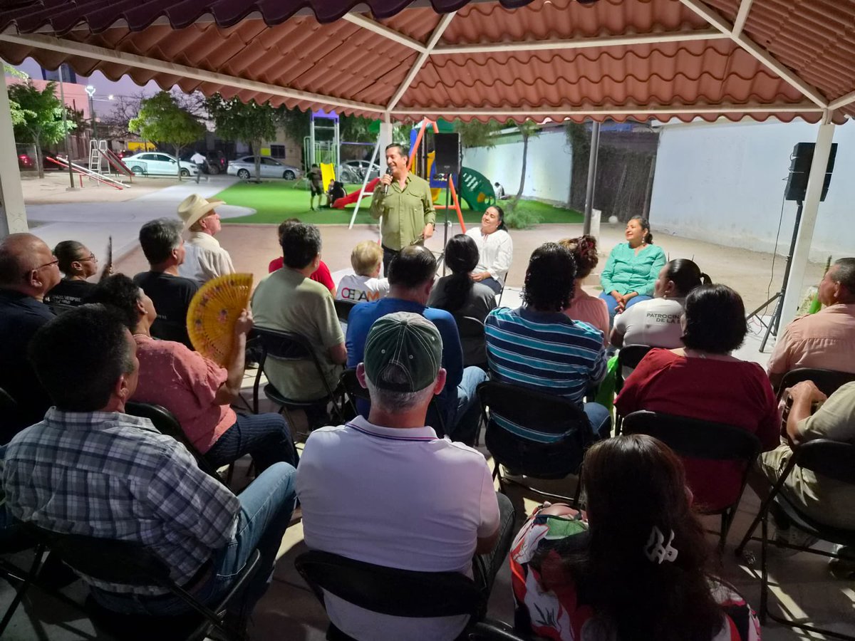 DavidFigueroaO's tweet photo. En la colonia Los Olivos realizamos la jornada #62 del #DiputadoEnTuColonia. Recorrimos sus calles para escuchar, atender y servir a las familias. Nuestro compromiso es estar cerca de la gente, dar seguimiento a sus necesidades y construir soluciones.

#HermosilloPuedeMás #H+ https://t.co/wLSiNvJXQE