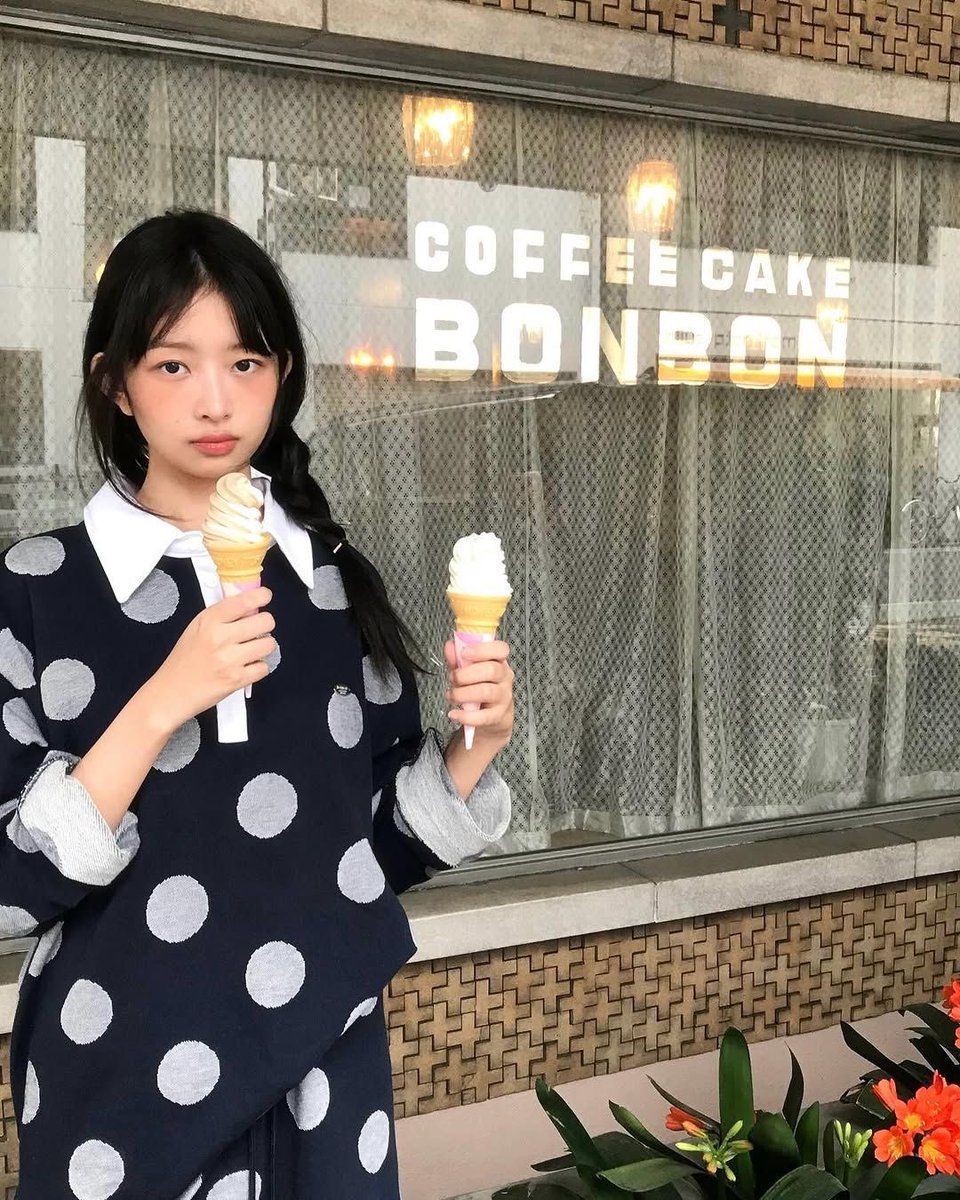 Cheers2Rei's tweet photo. SIANG SEMUANYAAAA <3 absen kegiatannya pada ngapain aja hari ini? kalo aku sih jajan es krim soalnya di luar lagi panaaas sekali 🍦 https://t.co/d3qPUBhhGG