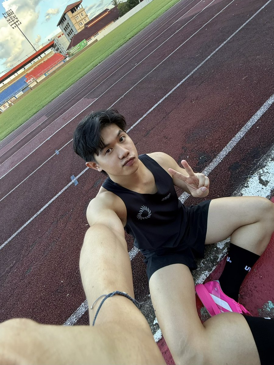 t_theps's tweet photo. กินวิตามินแล้วไม่ได้รู้สึกอะไรจนกระทั่งถ่ายรูปนี้ https://t.co/iCItRz3Cmo
