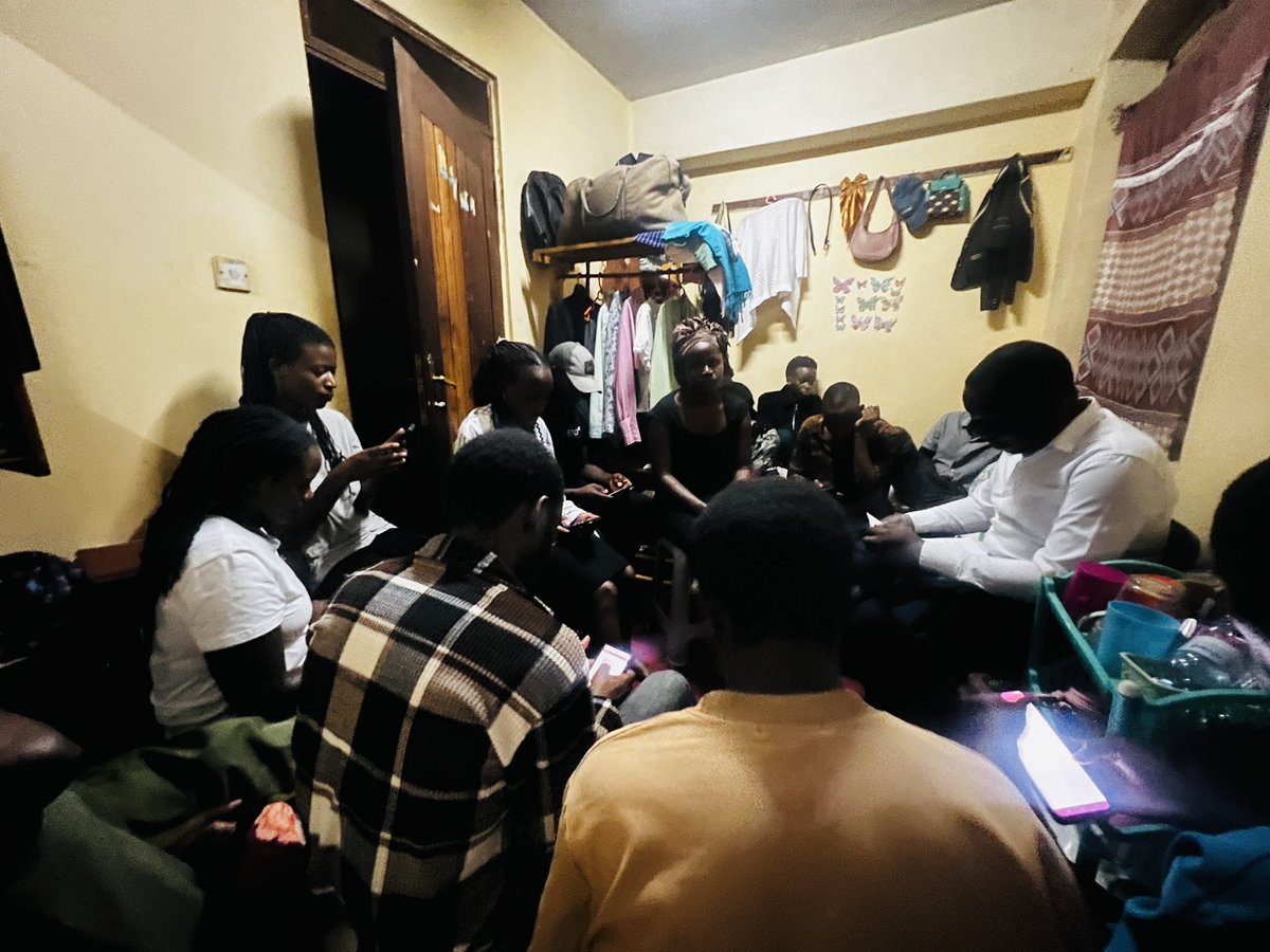 BaskonXtians's tweet photo. This week is a churches week, we were led and hosted by the team from ROLEC church where we talked about our theme of prayer 🙏
#BaskonChristianFellowship #Biblestudy #makerereuniversitychristianunion #campuslife #fypシ https://t.co/UqKs7ILLnG