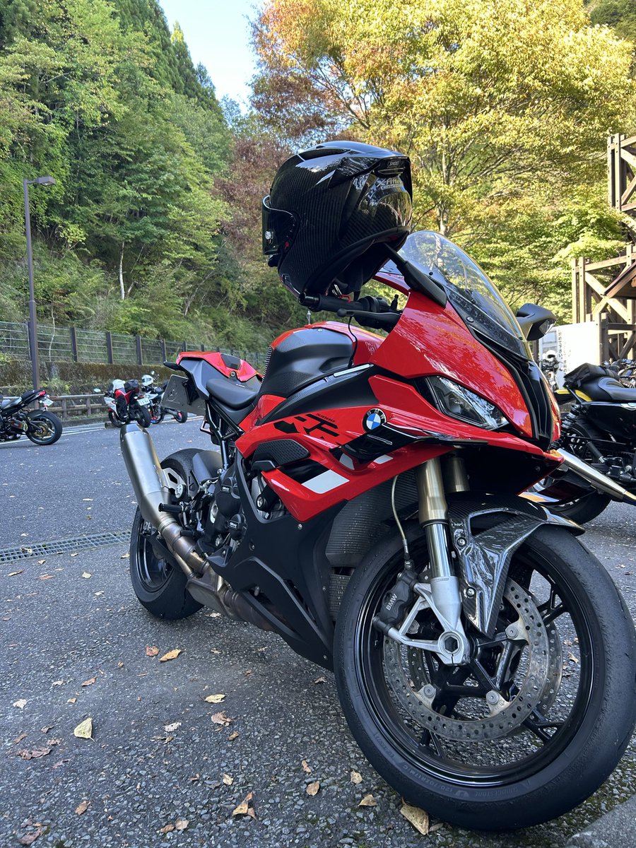 namelessvacant's tweet photo. 新品ブレーキパッドのあたりをつけに奥多摩周遊道路へ。天気最高‼️☀️ 俺のバイクもっと最高‼️😆👍✨
#奥多摩周遊道路
#S1000RR
#SHOEI
#Xfifteen https://t.co/qWE89rURWC