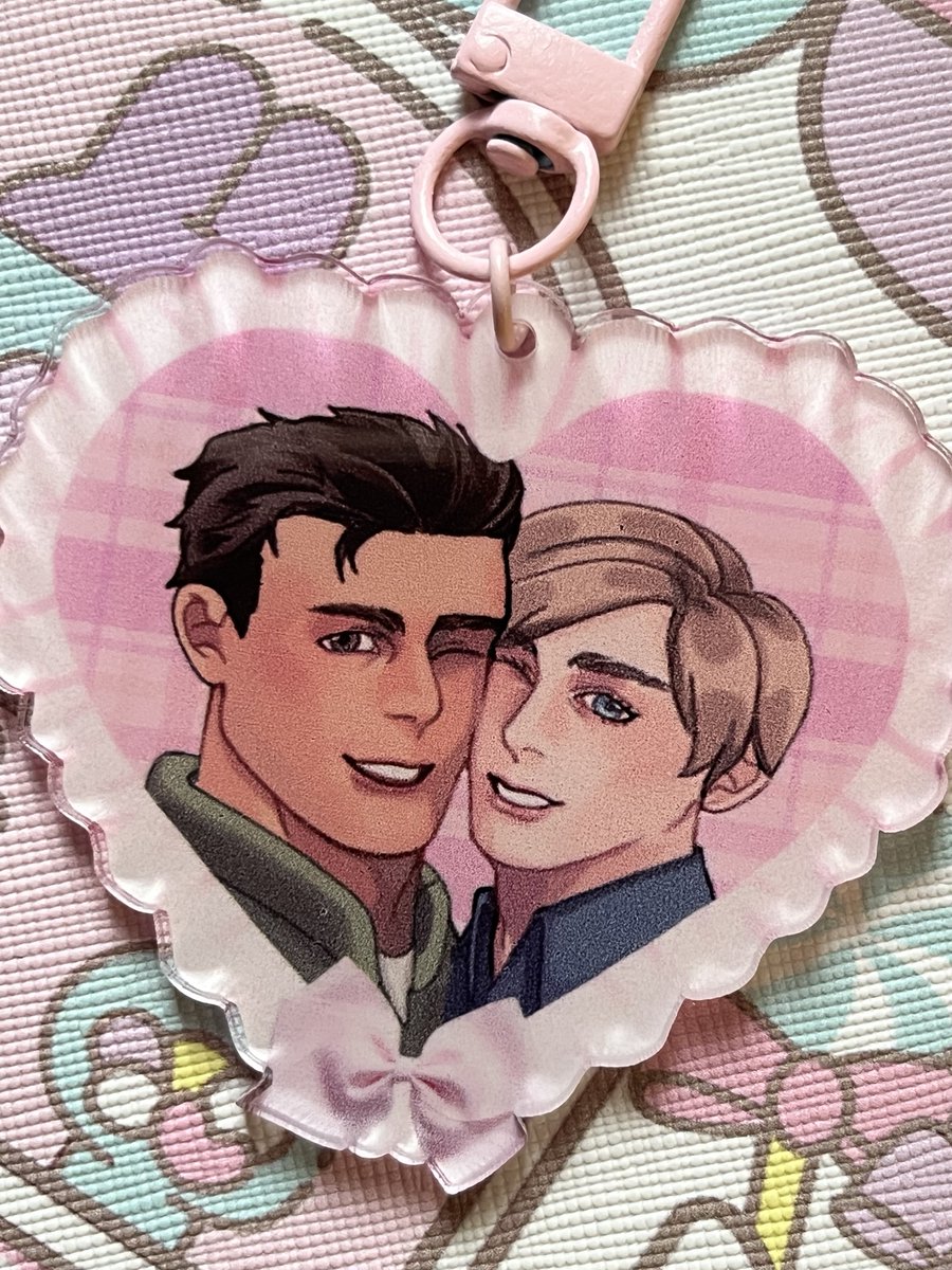 sparklykiki's tweet photo. #chreon keychains for #cf23 🩷🖤❤️ https://t.co/zQLXY5isM1