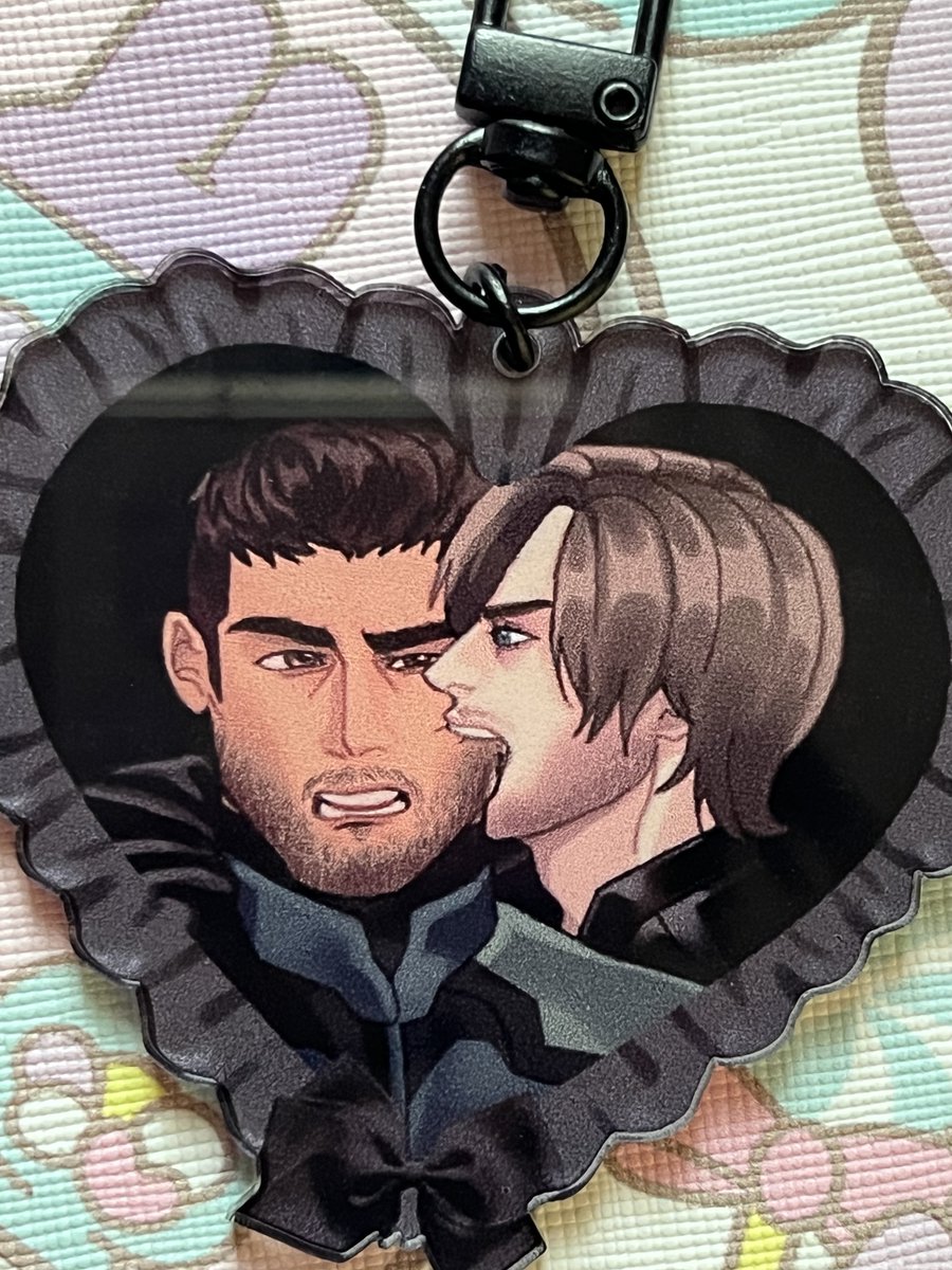 sparklykiki's tweet photo. #chreon keychains for #cf23 🩷🖤❤️ https://t.co/zQLXY5isM1