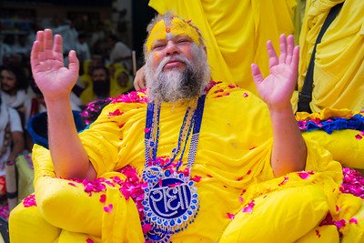 FrameByAnish's tweet photo. When the world turns against someone I deeply respect, I don't suddenly forget what their words have meant to me. Premanand Ji Maharaj has been a source of strength, faith &amp; clarity in my hardest moments. I’ll always be grateful.🙏❤️ #PremanandJiMaharaj #RadheRadhe #SanatanDharma https://t.co/WM44hRWwmG