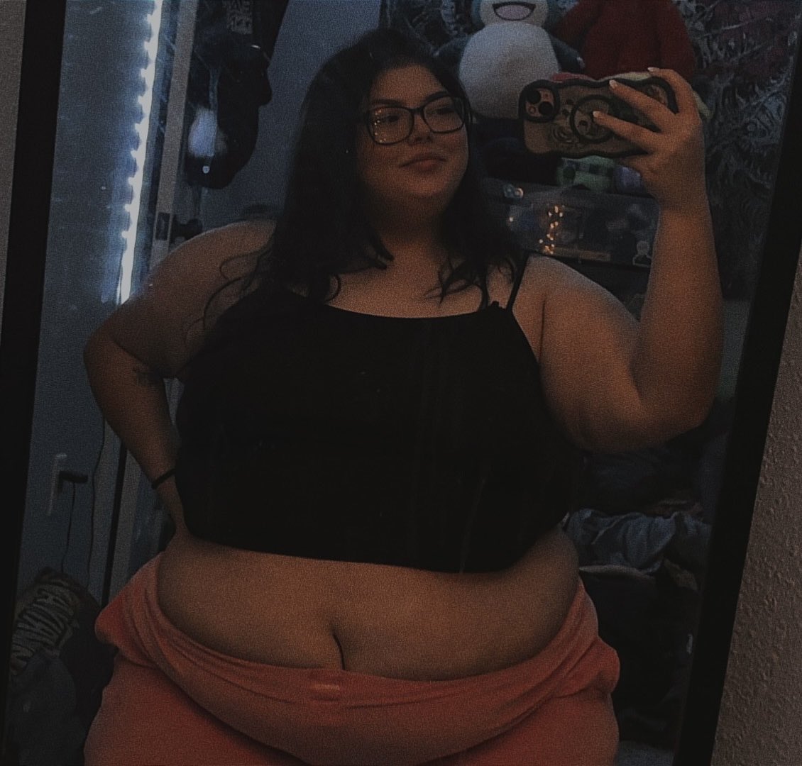 Nyghties's tweet photo. Apron belly for the win! 💗💕 And remember, we only wear pink on Wednesdays! 🎀💅 https://t.co/ov0OmXhjGZ