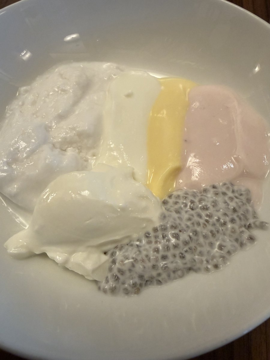 truc_ak_'s tweet photo. I tried a little of every yogurt on display!
The coconut yogurt was my favorite! 

#マリオット
#PalmJumeirah
#breakfast https://t.co/woNQn45Gsx