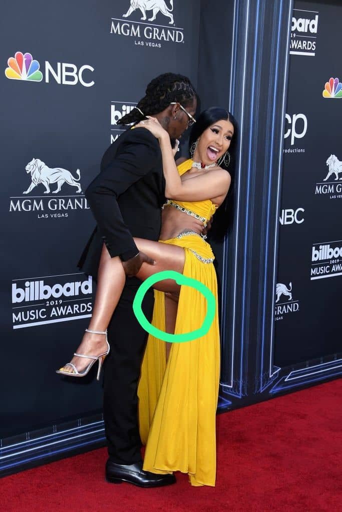 miracle9045's tweet photo. Why female celebrities don't wear pants? https://t.co/Hq37ONQ8AE
